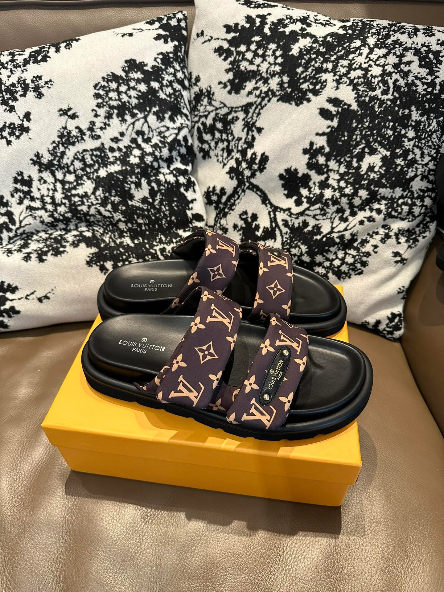 Men's shoes 💰360💰 LV. Slippers 🩴High silk fabric original PU water table rubber outsole, size 35-46